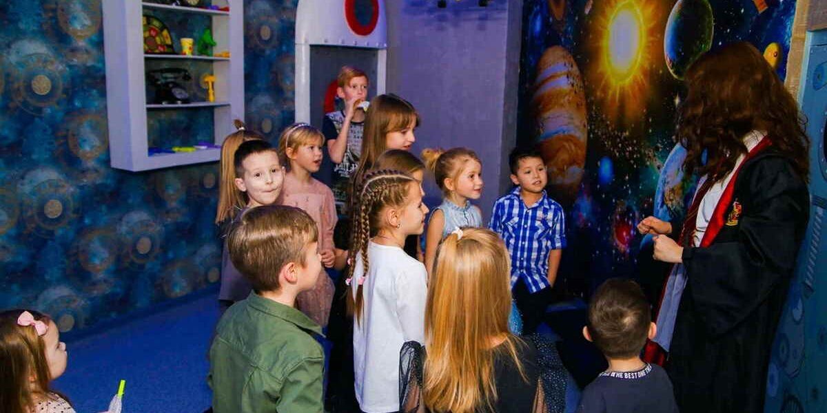 6 детских квестов с аниматором и один «Очень странный квест» ждут вашей игры! 6 детских квестов с аниматором и один «Очень странный квест» ждут вашей игры!