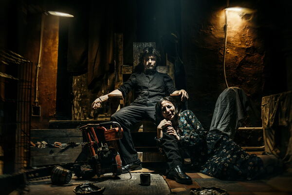 Фотография перформанса «Последний дом слева»