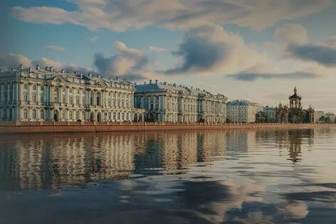 Городской квест «Бриллиантовая улица: истории ювелирных домов Петербурга» от Wegotrip
