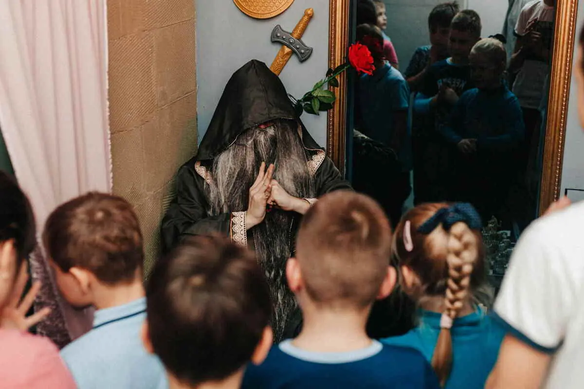 Откройте двери в мир квестов!