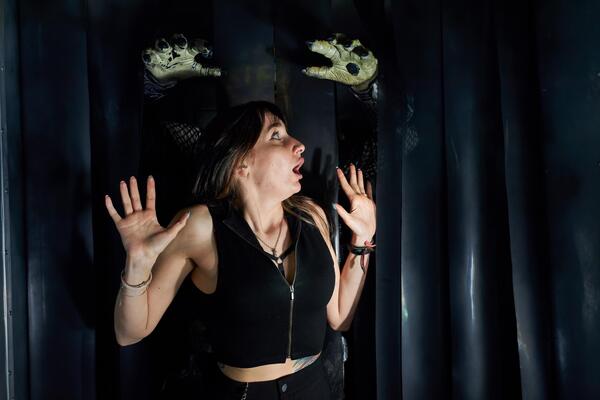 Фотография перформанса «Хищник»