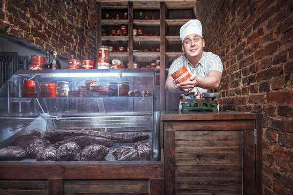 Фотография перформанса «Мясная лавка»