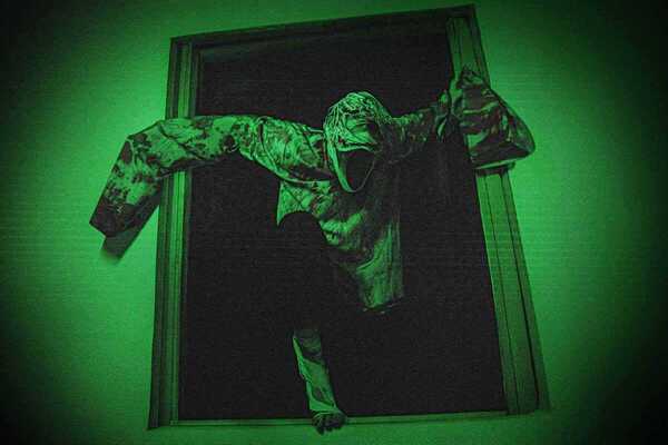 Фотография перформанса «Паранормальное явление»