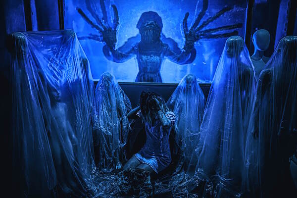 Фотография перформанса «Зло»