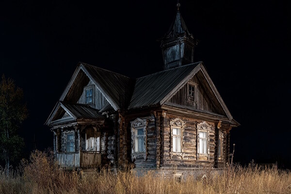 Фотография перформанса «Последняя исповедь»